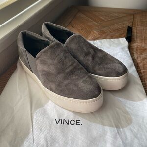 Vince women’s Warren platform Suede Slip-On sneakers - grey